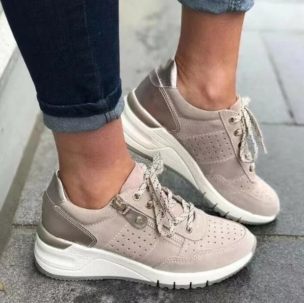 Evi | Élégante chaussure de sport pour femme avec un talon épais pour un look branché