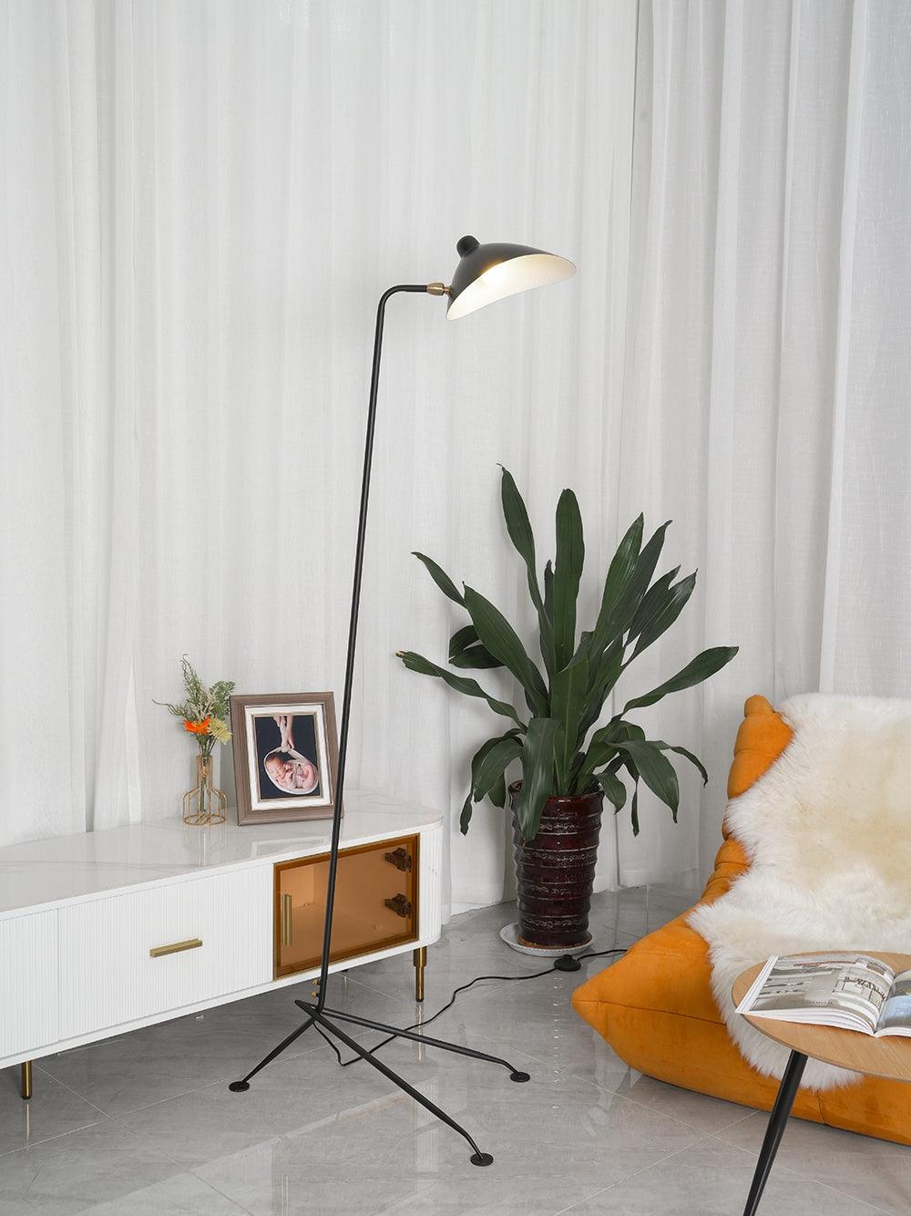 Elégant lampadaire Serge Mouille