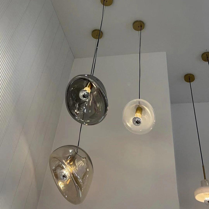 Élégante lampe suspendue en forme de goutte d'eau