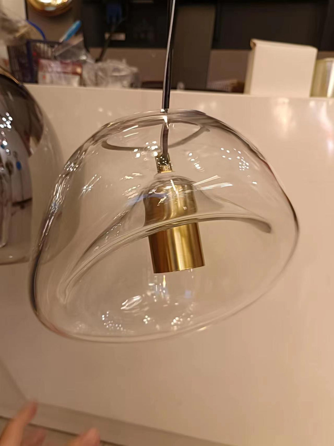 Élégante lampe suspendue en forme de goutte d'eau