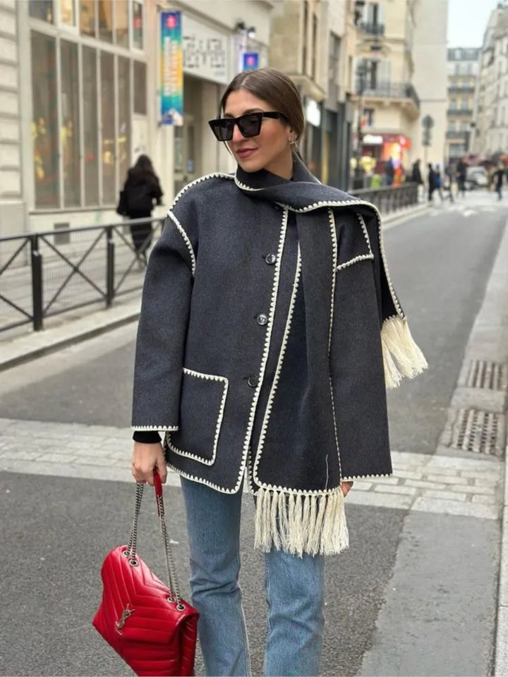 Nicola | Écharpe élégante avec pompons chics
