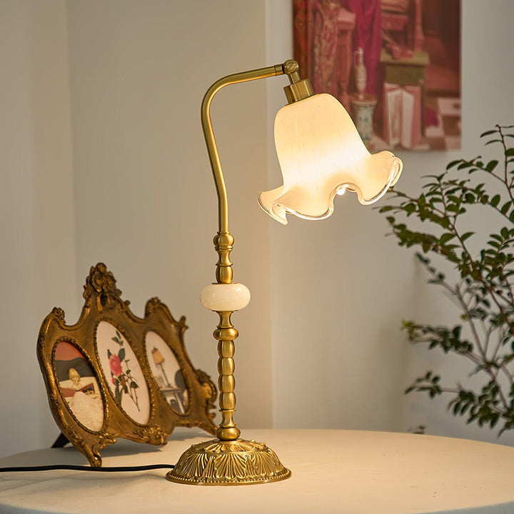 Élégante lampe de bureau Tulipe en laiton