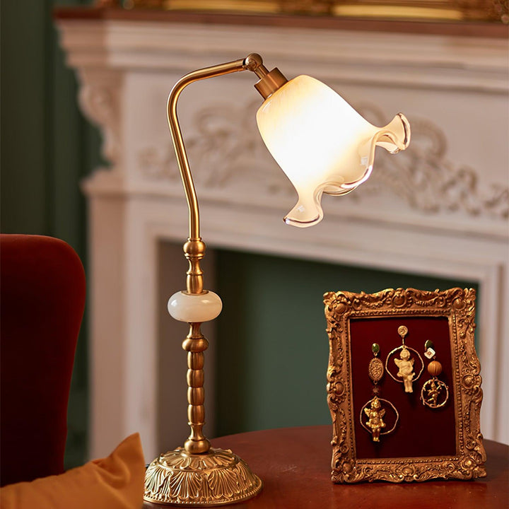 Élégante lampe de bureau Tulipe en laiton