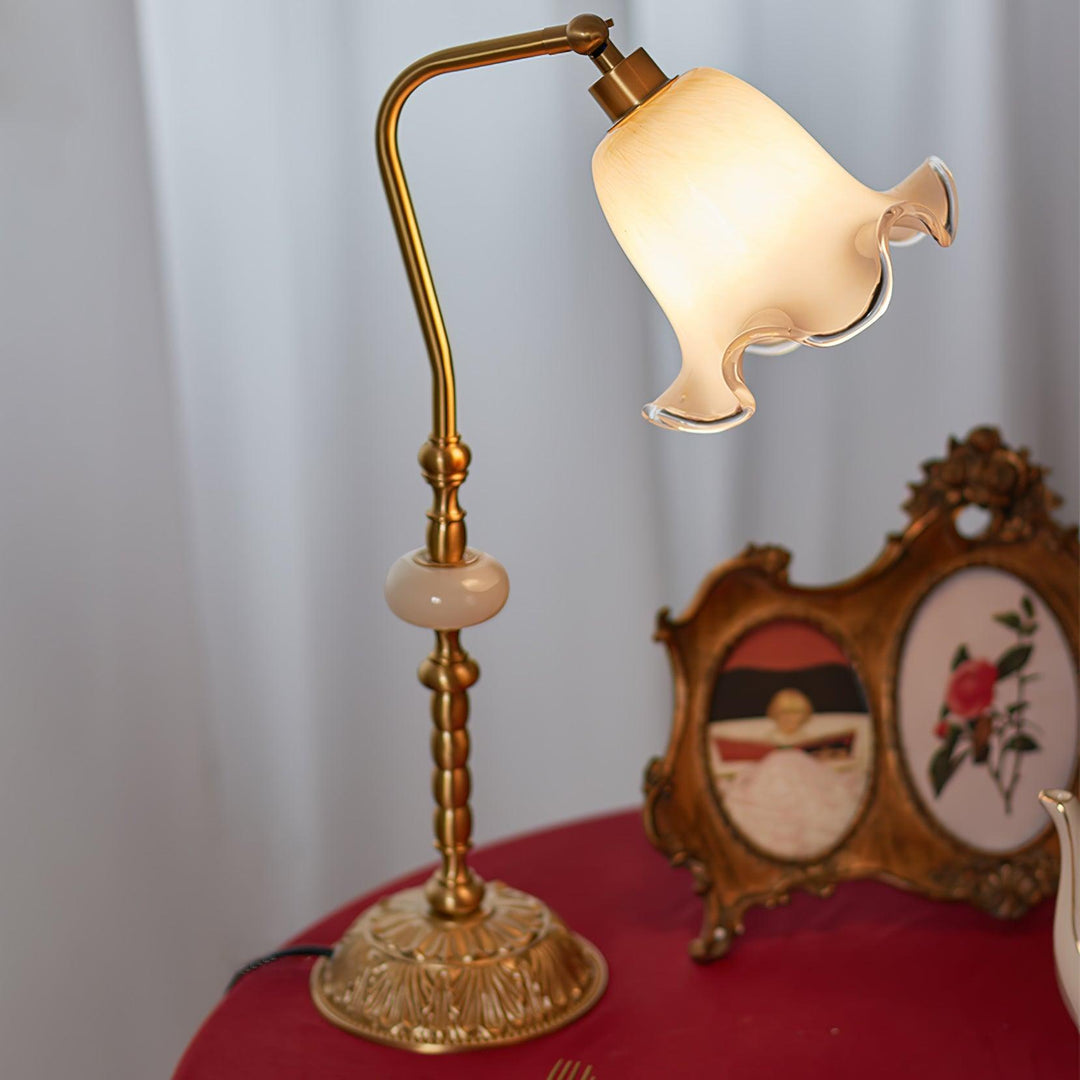 Élégante lampe de bureau Tulipe en laiton