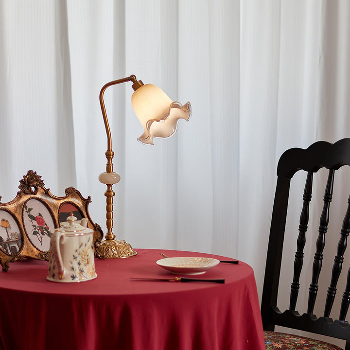 Élégante lampe de bureau Tulipe en laiton