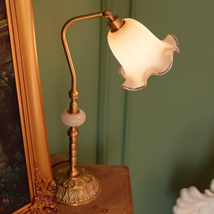 Élégante lampe de bureau Tulipe en laiton