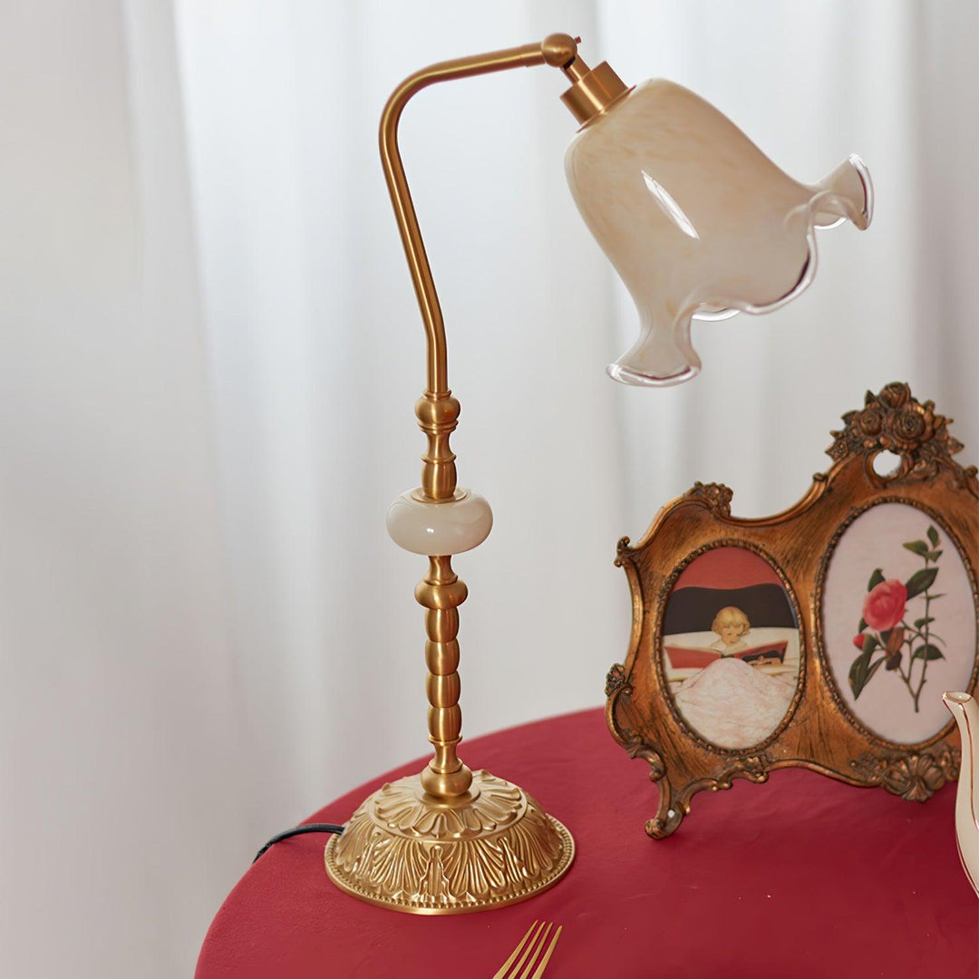 Élégante lampe de bureau Tulipe en laiton