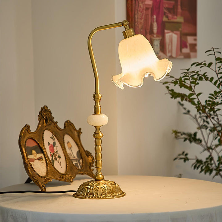 Élégante lampe de bureau Tulipe en laiton