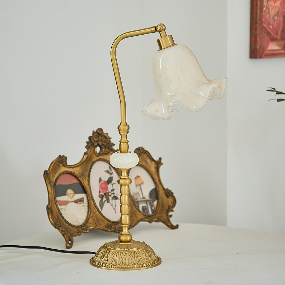 Élégante lampe de bureau Tulipe en laiton