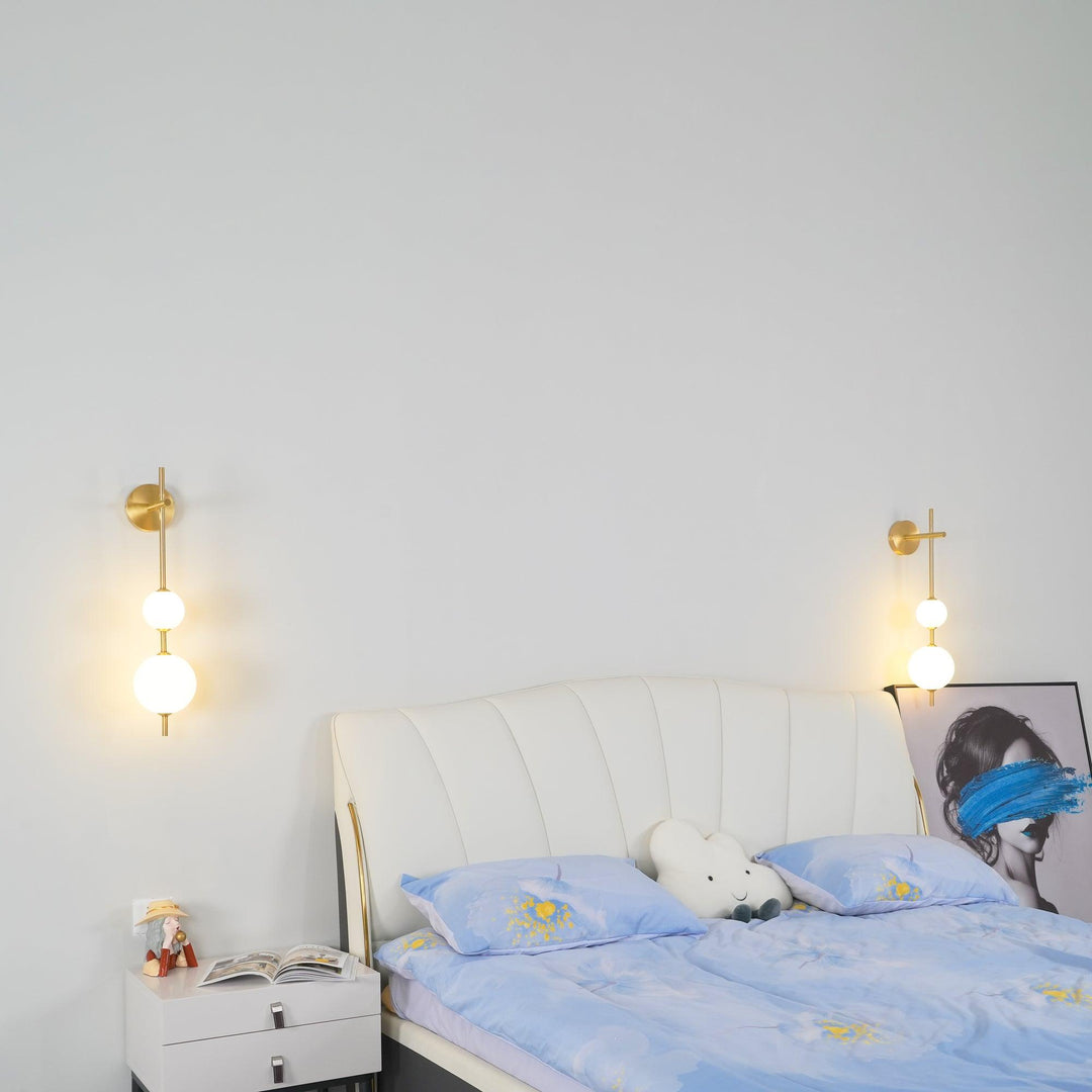Élégante lampe murale à globe vertical pour une atmosphère enchanteresse