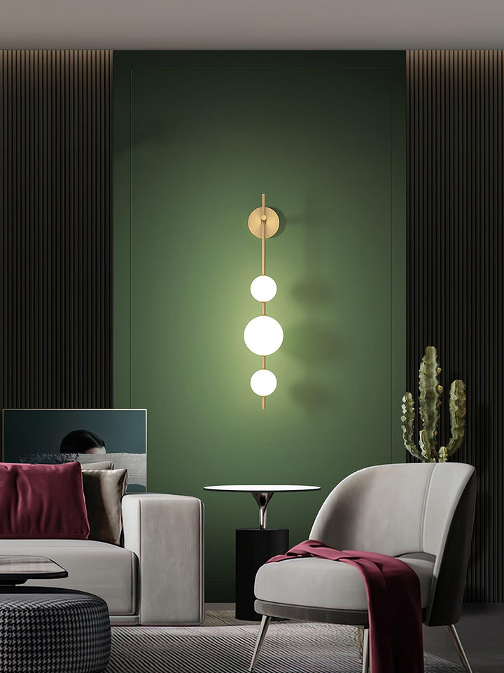 Élégante lampe murale à globe vertical pour une atmosphère enchanteresse