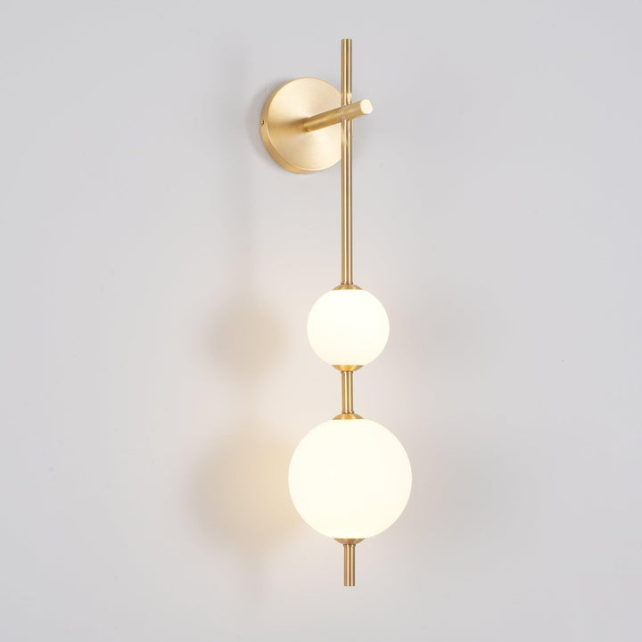 Élégante lampe murale à globe vertical pour une atmosphère enchanteresse
