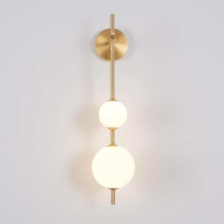 Élégante lampe murale à globe vertical pour une atmosphère enchanteresse