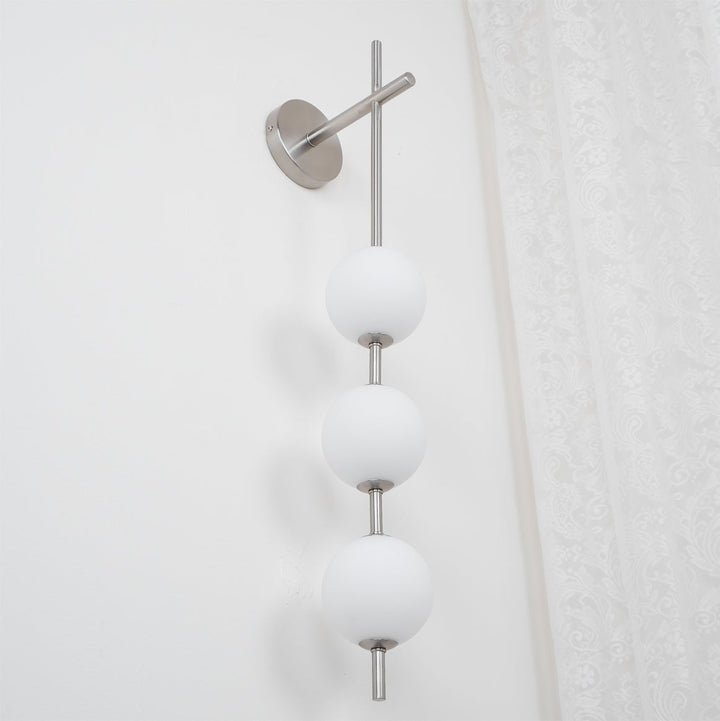 Élégante lampe murale à globe vertical pour une atmosphère enchanteresse