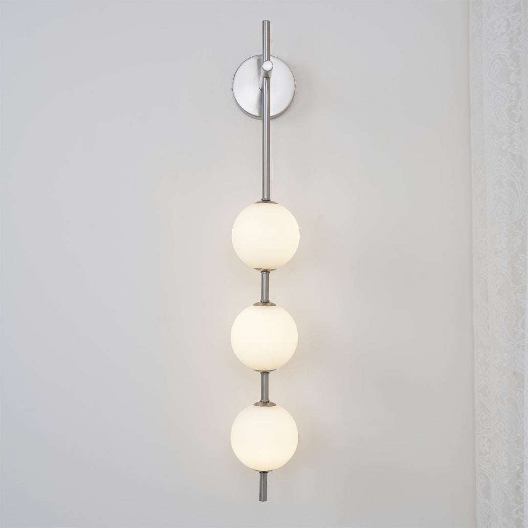 Élégante lampe murale à globe vertical pour une atmosphère enchanteresse