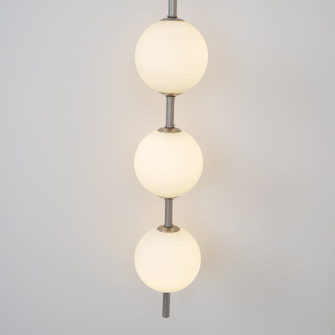 Élégante lampe murale à globe vertical pour une atmosphère enchanteresse