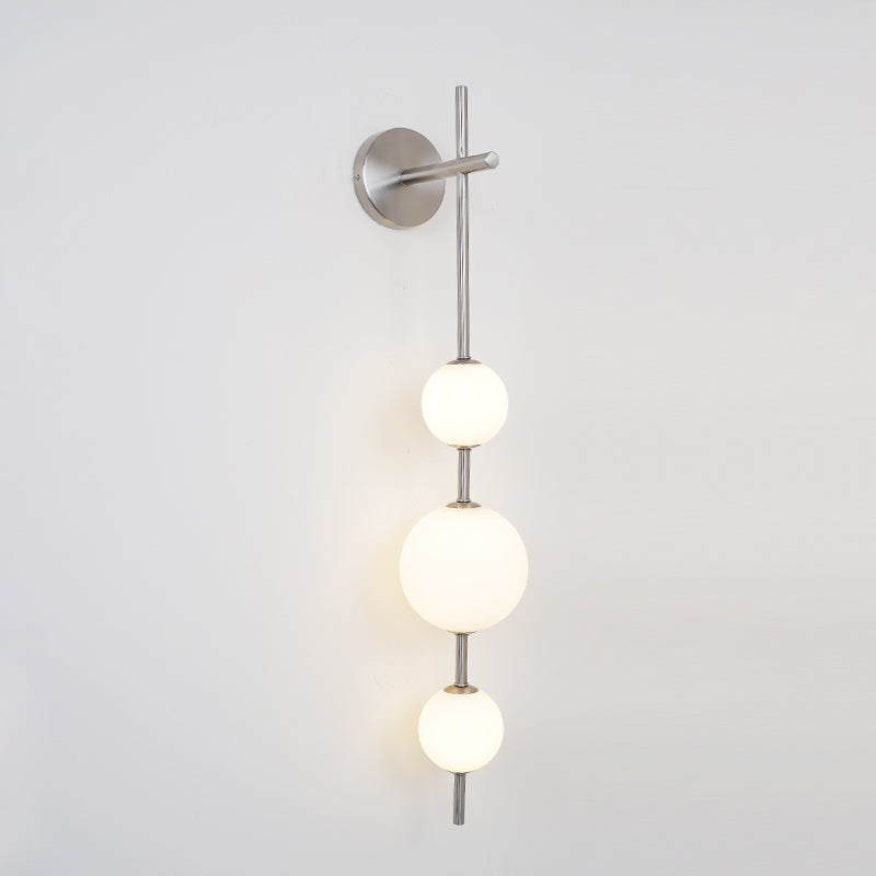 Élégante lampe murale à globe vertical pour une atmosphère enchanteresse