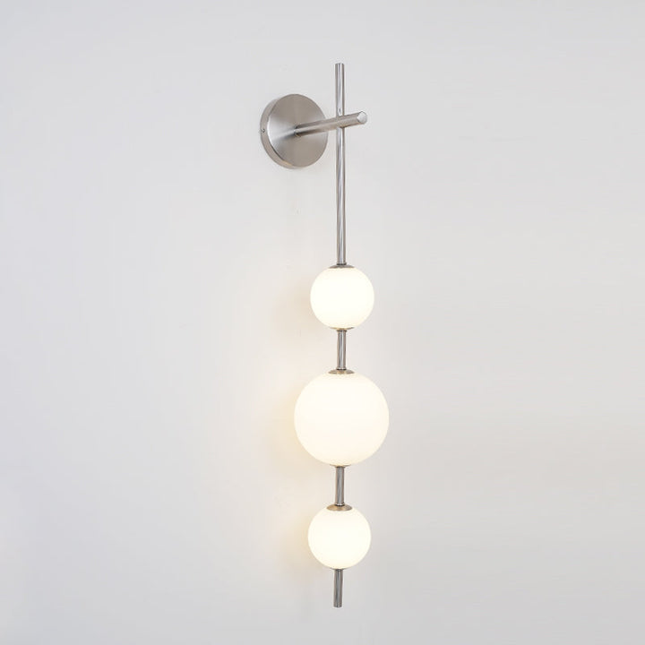 Élégante lampe murale à globe vertical pour une atmosphère enchanteresse