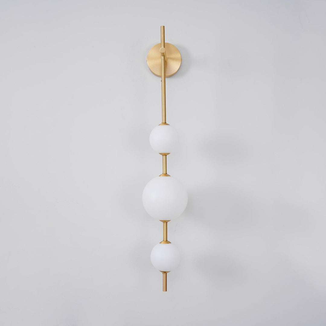 Élégante lampe murale à globe vertical pour une atmosphère enchanteresse