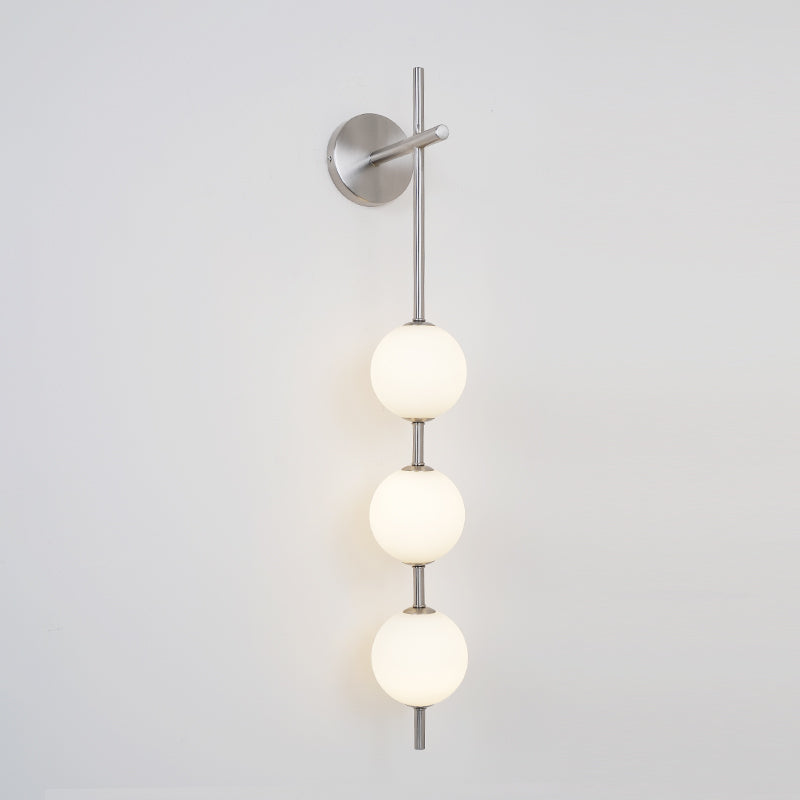 Élégante lampe murale à globe vertical pour une atmosphère enchanteresse