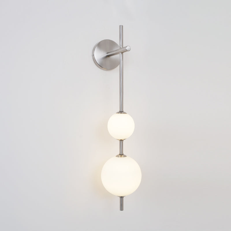 Élégante lampe murale à globe vertical pour une atmosphère enchanteresse