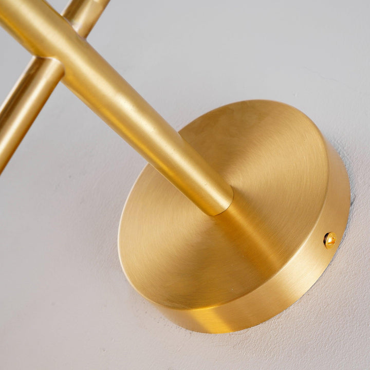Élégante lampe murale à globe vertical pour une atmosphère enchanteresse