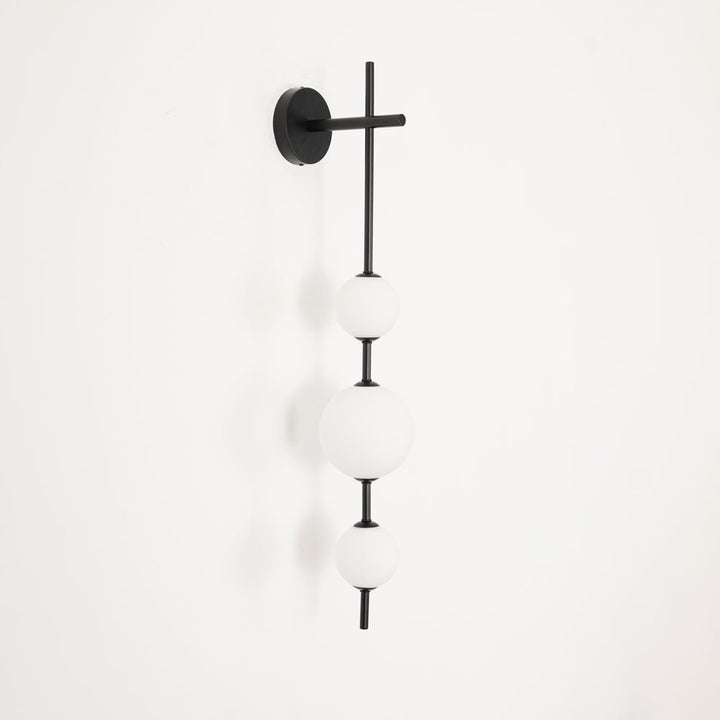 Élégante lampe murale à globe vertical pour une atmosphère enchanteresse