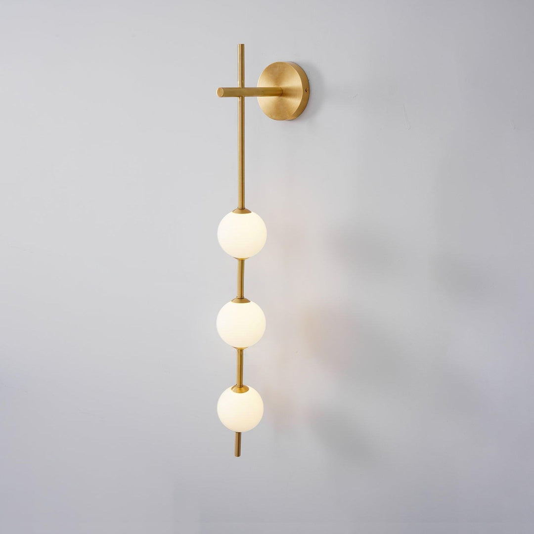 Élégante lampe murale à globe vertical pour une atmosphère enchanteresse