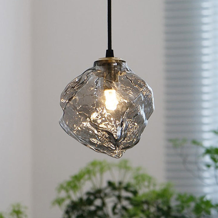 Lampe suspendue en verre de lave pour une atmosphère enchanteresse