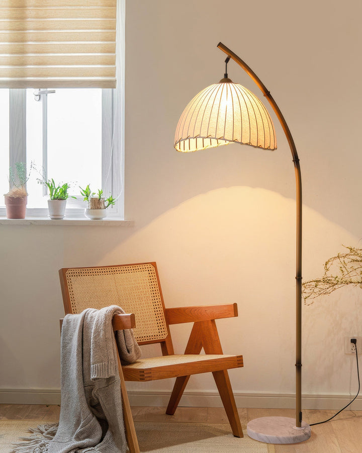 Lampadaire en bambou pour une ambiance sereine