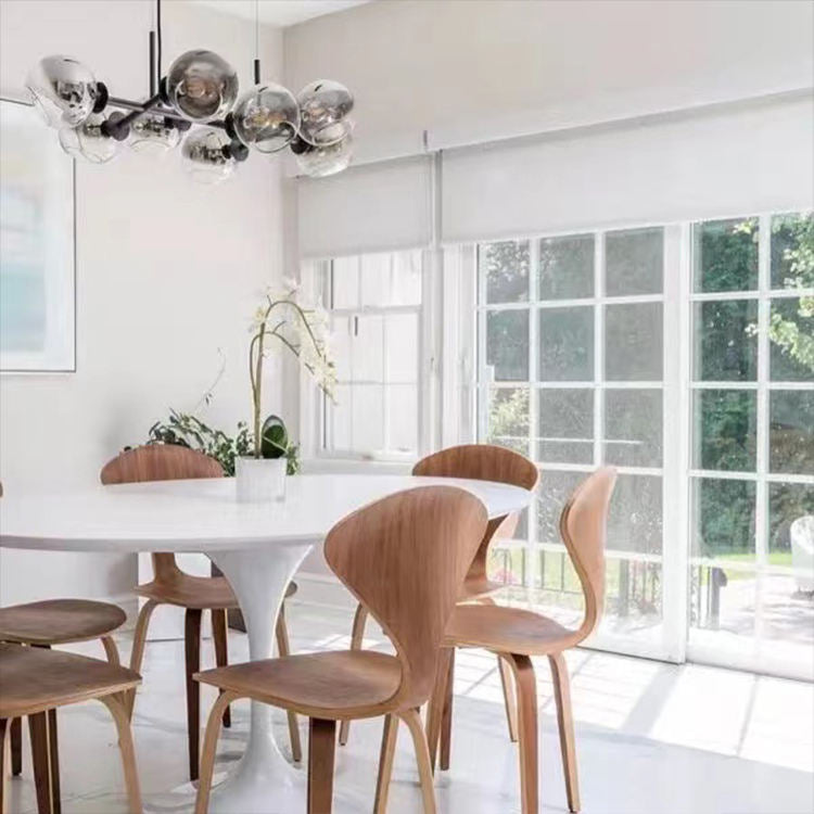 Lustre élégant avec des sphères de verre scandinaves