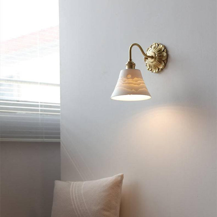 Lampe murale élégante en céramique pour un environnement domestique atmosphérique