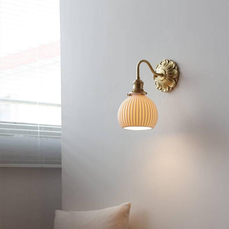 Lampe murale élégante en céramique pour un environnement domestique atmosphérique