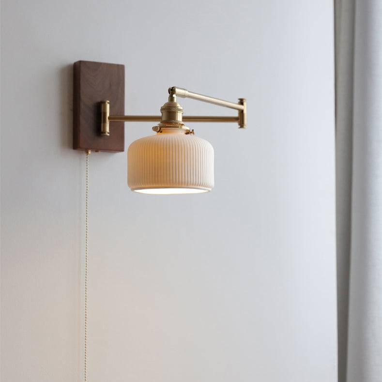 Lampe murale élégante en céramique avec de beaux accents en bois