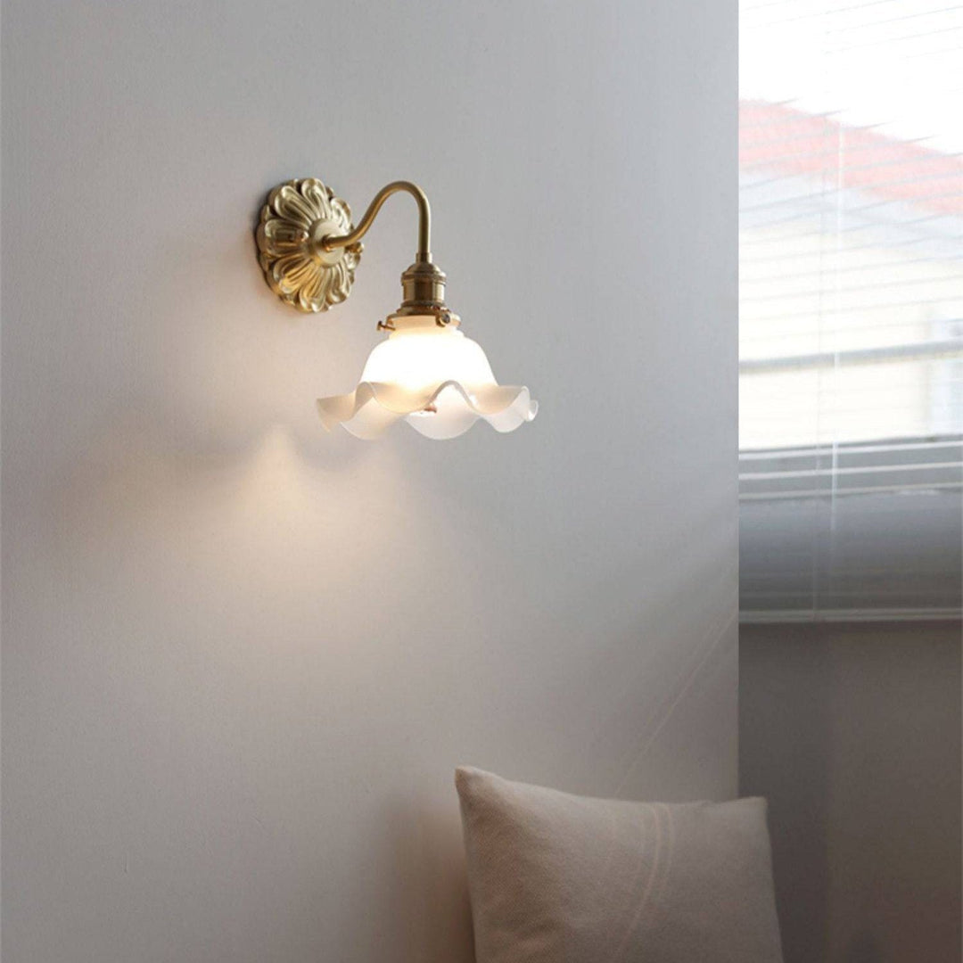 Élégante Lampe à main en verre de Zwanenhals, avec des éléments en verre de Messingakzenten