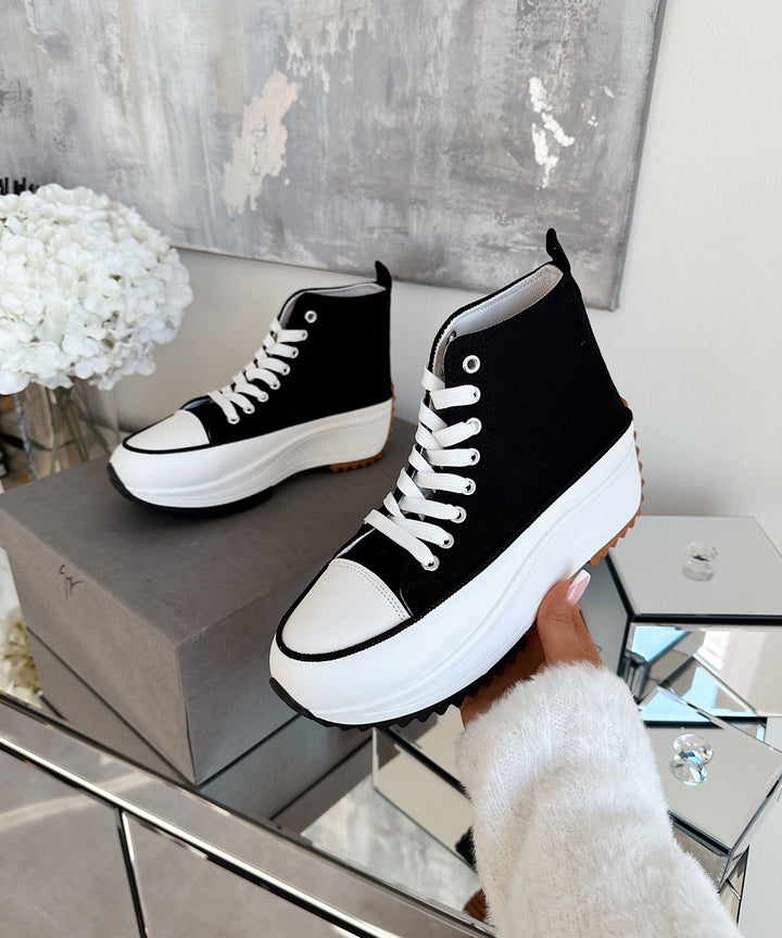 Adelia - Des baskets noires élégantes pour un look intemporel