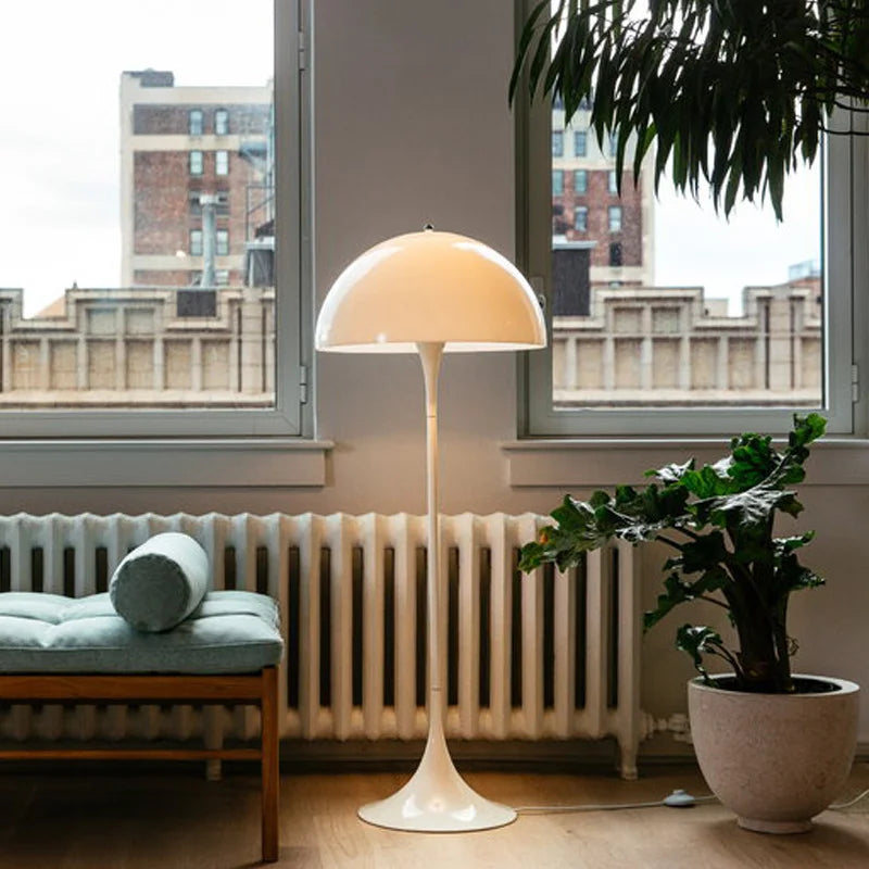 Elégant lampadaire danois à LED en forme de champignon au design scandinave