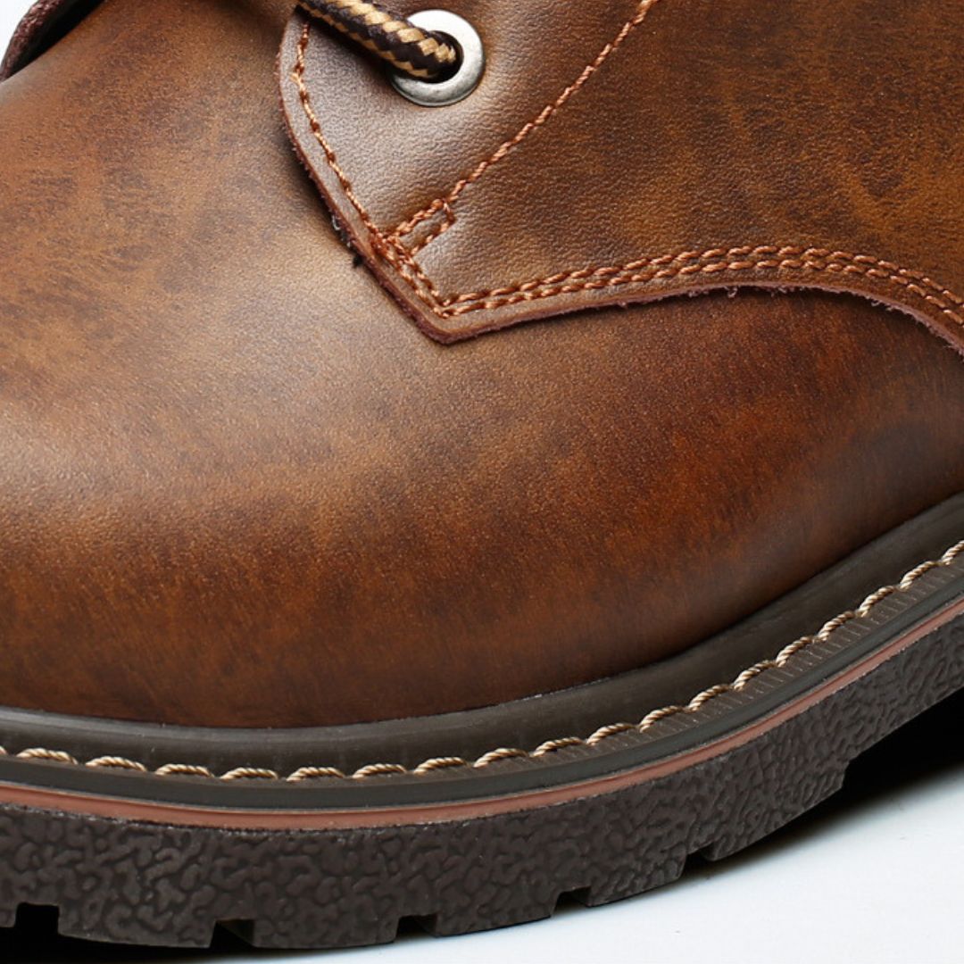 Bottes élégantes en cuir Robert avec sangle chic
