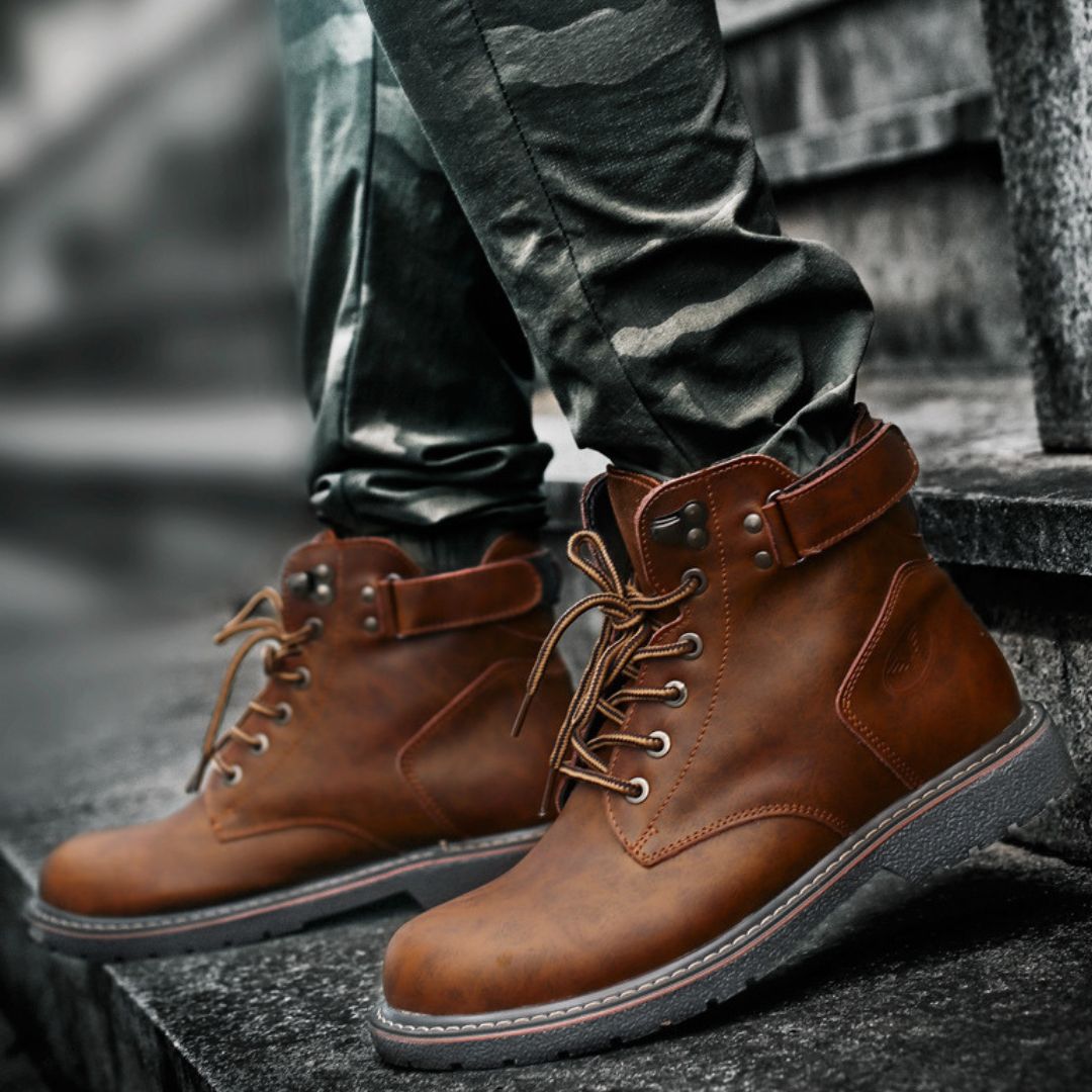 Bottes élégantes en cuir Robert avec sangle chic