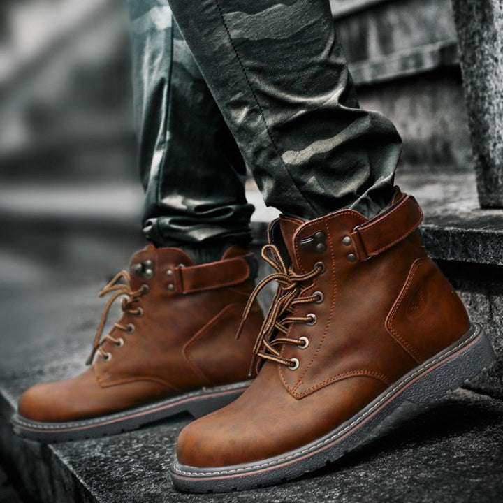 Bottes élégantes en cuir Robert avec sangle chic