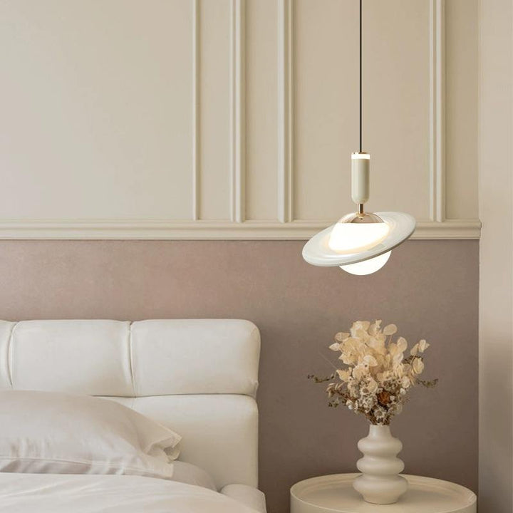 Superbe lampe suspendue Saturn pour les intérieurs élégants