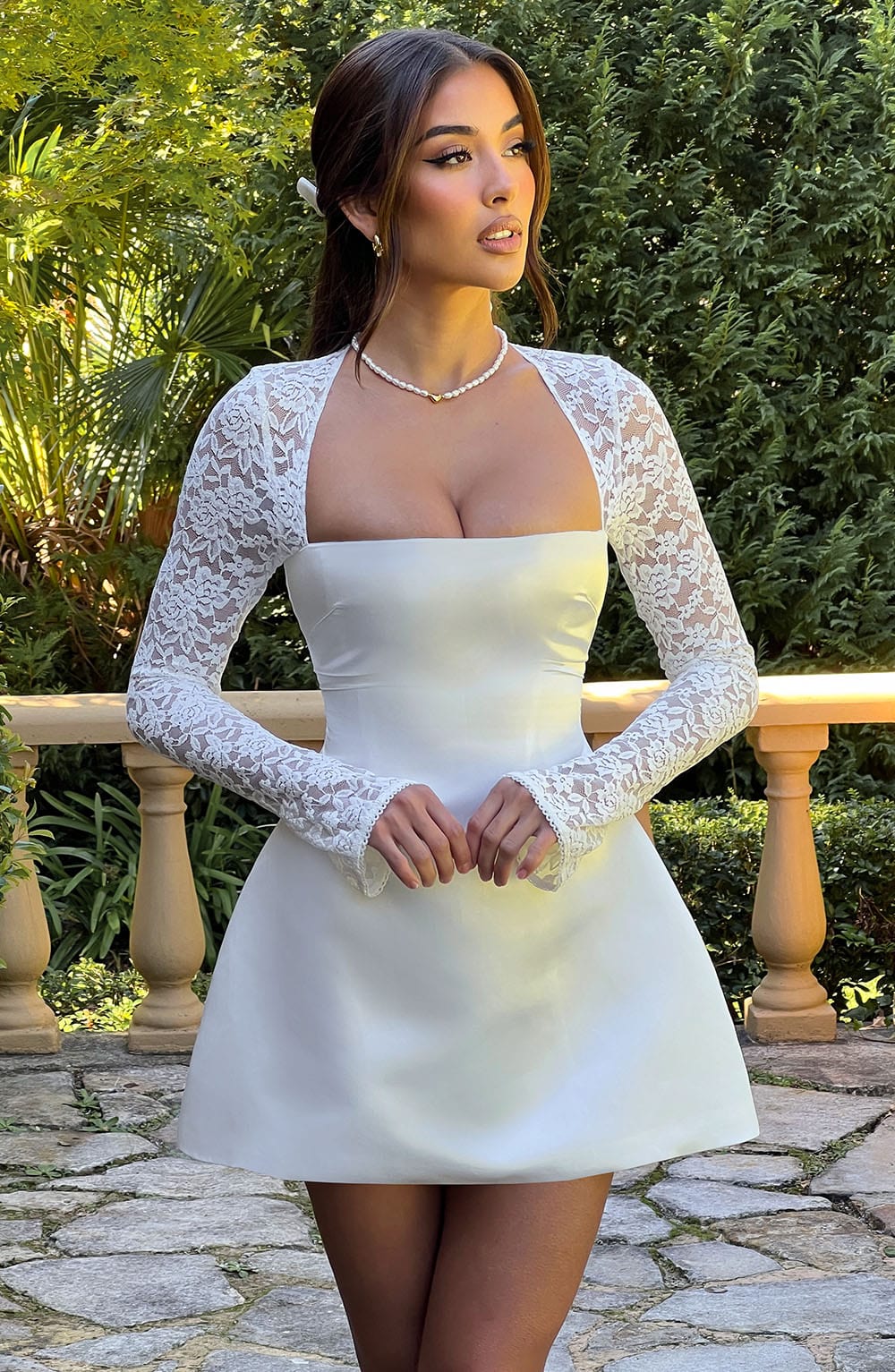 Clara Robe Courte Écru – Style Raffiné