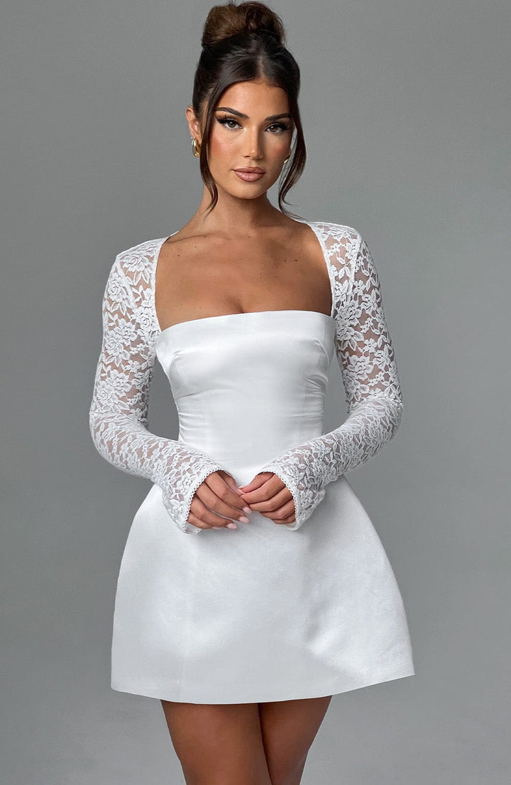 Clara Robe Courte Écru – Style Raffiné
