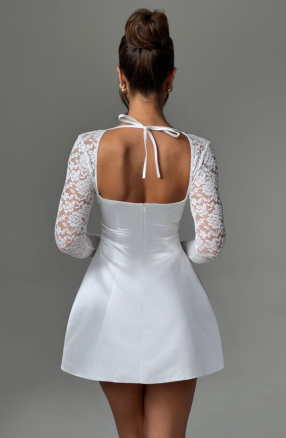 Clara Robe Courte Écru – Style Raffiné