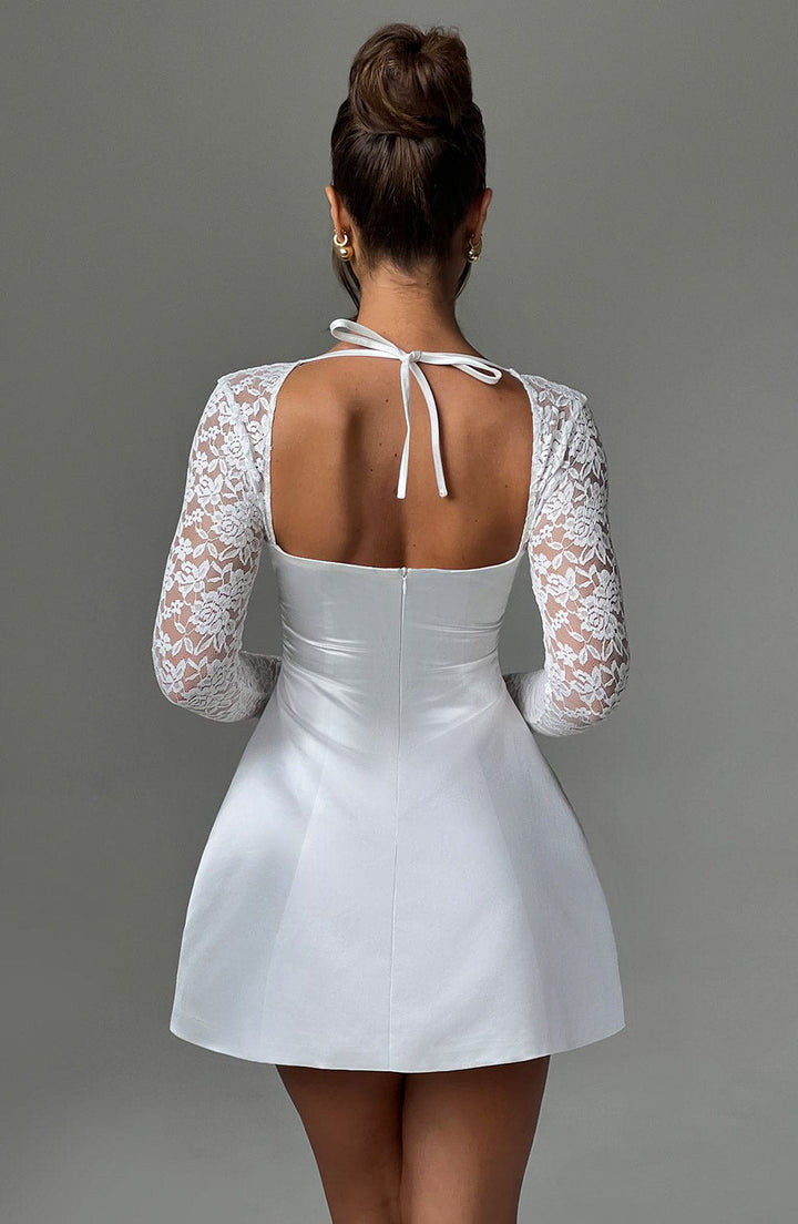 Clara Robe Courte Écru – Style Raffiné