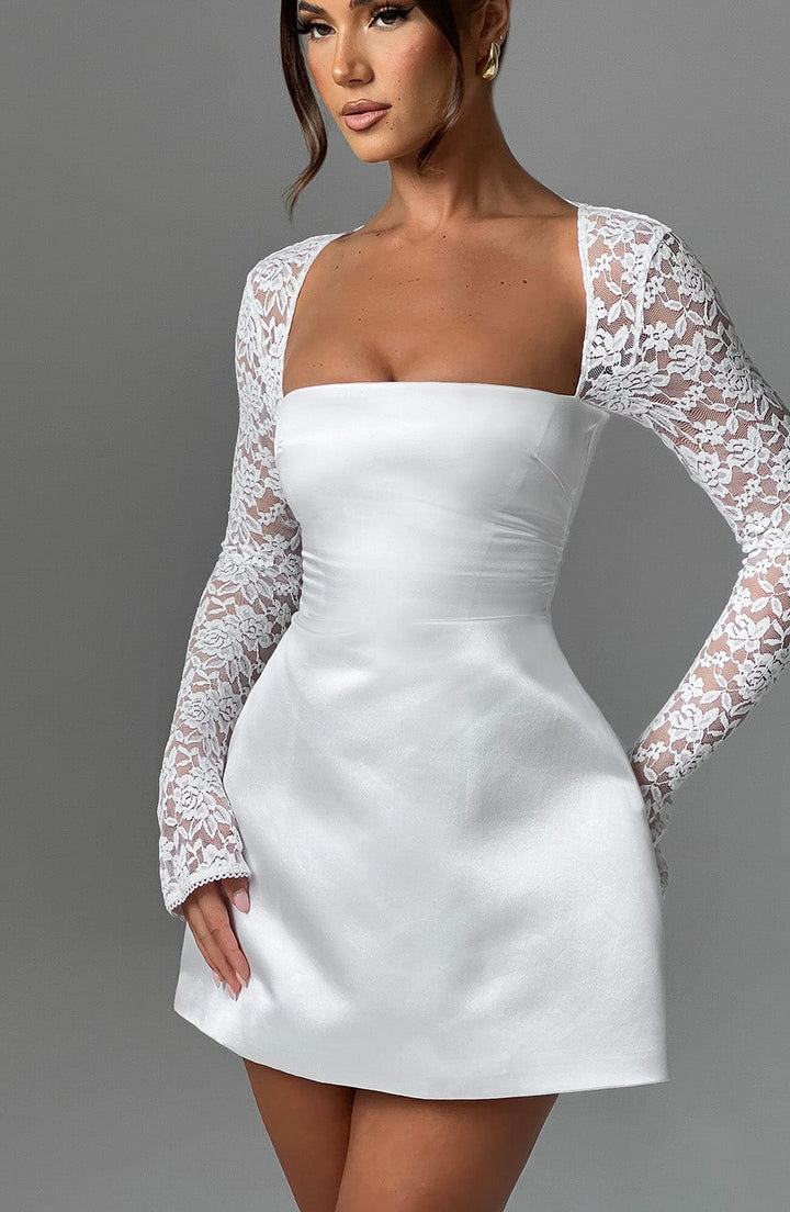 Clara Robe Courte Écru – Style Raffiné