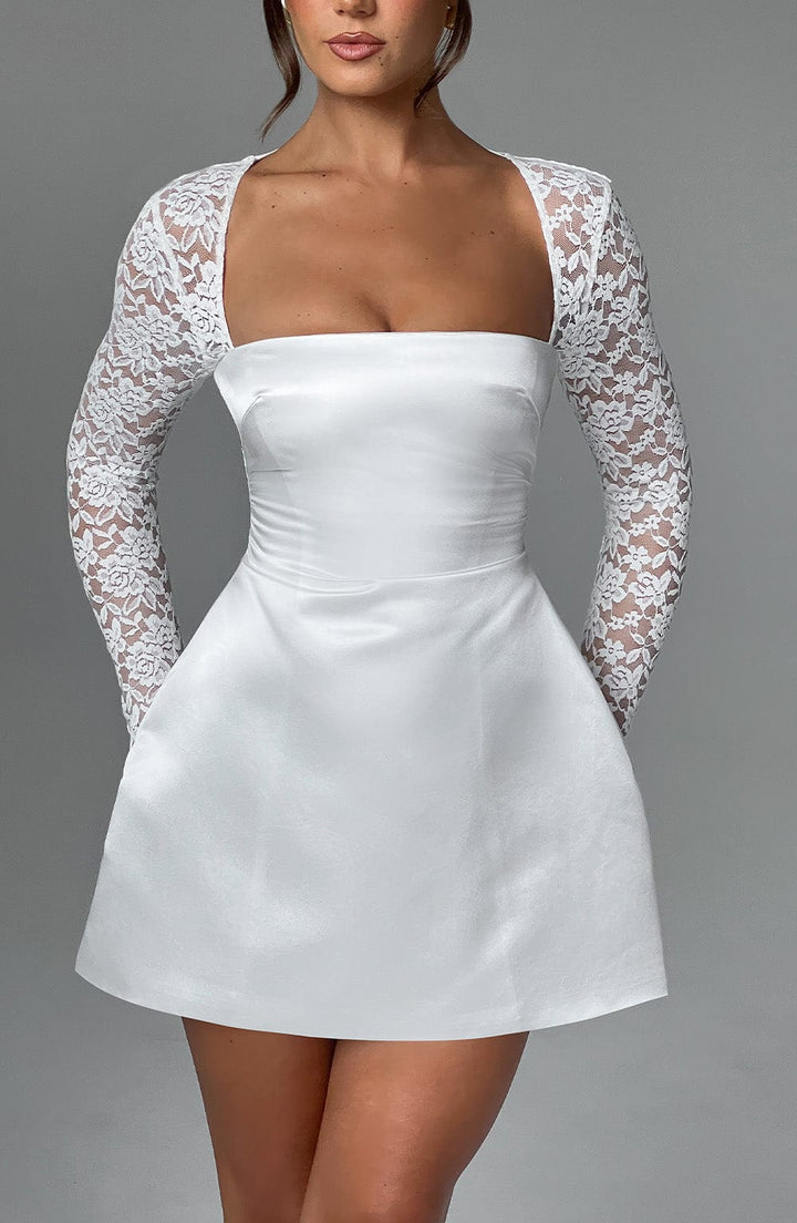 Clara Robe Courte Écru – Style Raffiné