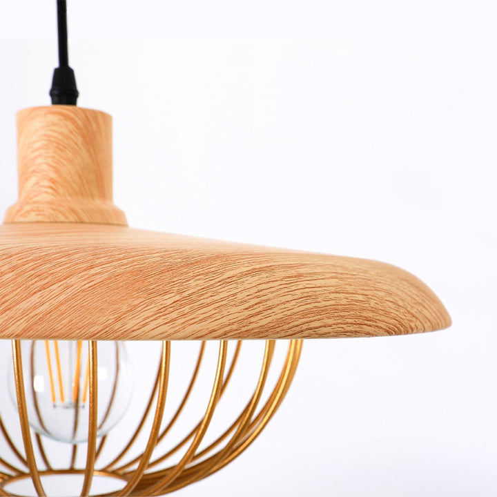 Lampes suspendues élégantes à l'aspect boisé